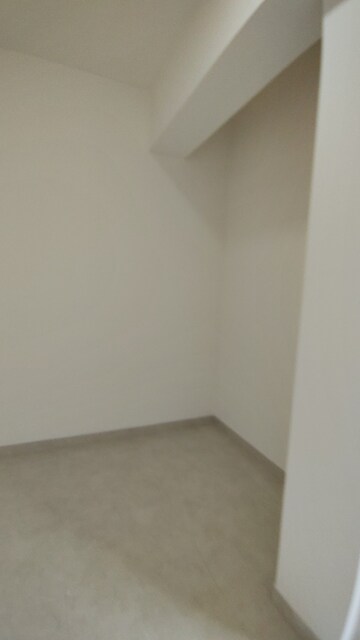 Room in 2 BHK Apartment at Indiabulls One Indiabulls, Pokhran Road No Two – for Rent