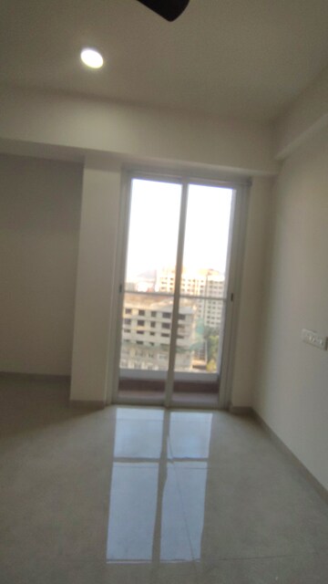 Furnished Amenities in 2 BHK Apartment at Indiabulls One Indiabulls, Pokhran Road No Two – for Rent
