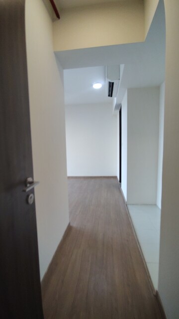 Room in 2 BHK Apartment at Indiabulls One Indiabulls, Pokhran Road No Two – for Rent