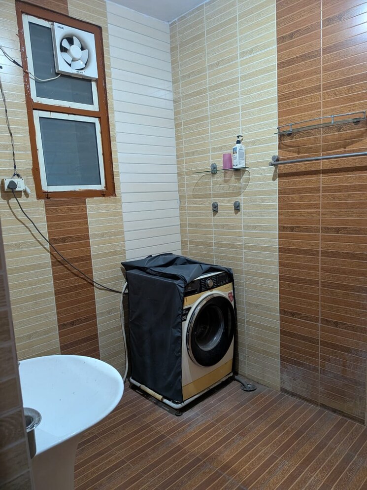 Bathroom, sector 15 3 Bedroom 1800 Sq.Ft. Apartment In Sector 15 Gurgaon 9765402