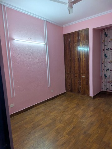 Room in 3 BHK Apartment at Sector 15 – for Rent