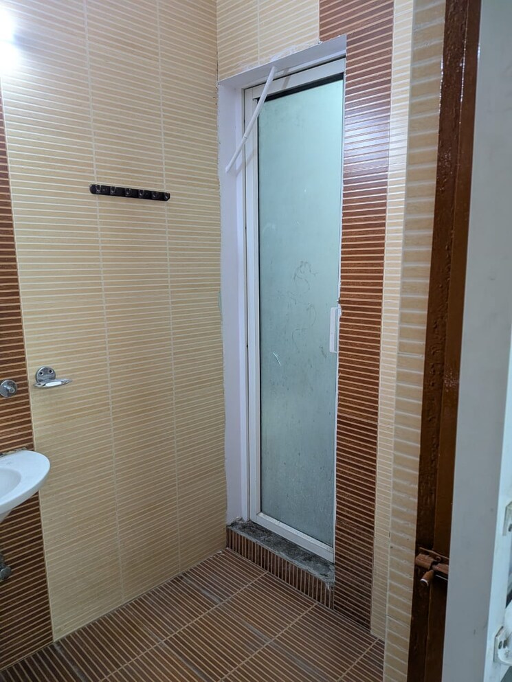 Bathroom, sector 15 3 Bedroom 1800 Sq.Ft. Apartment In Sector 15 Gurgaon 9765402