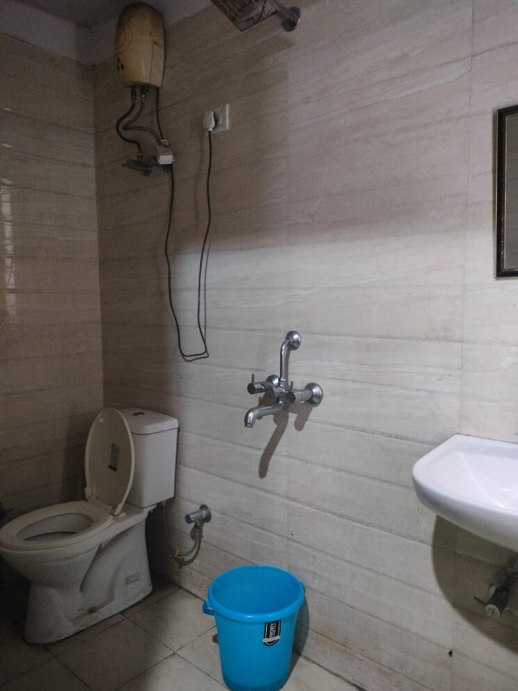 Bathroom, sector 30 2 Bedroom 1300 Sq.Ft. Builder Floor In Sector 30 Gurgaon 9765416