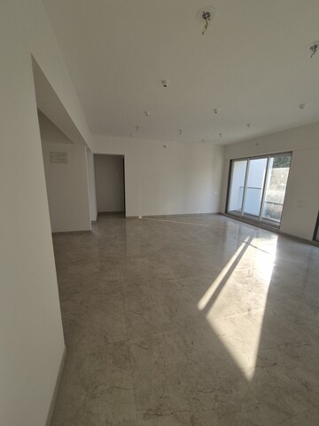 Room in 3 BHK Apartment at Pafilia Sunita Heights, Naupada – for Sale