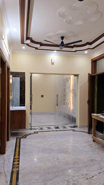 Building Lobby in 3 BHK Builder Floor at Sector 40 – for Rent