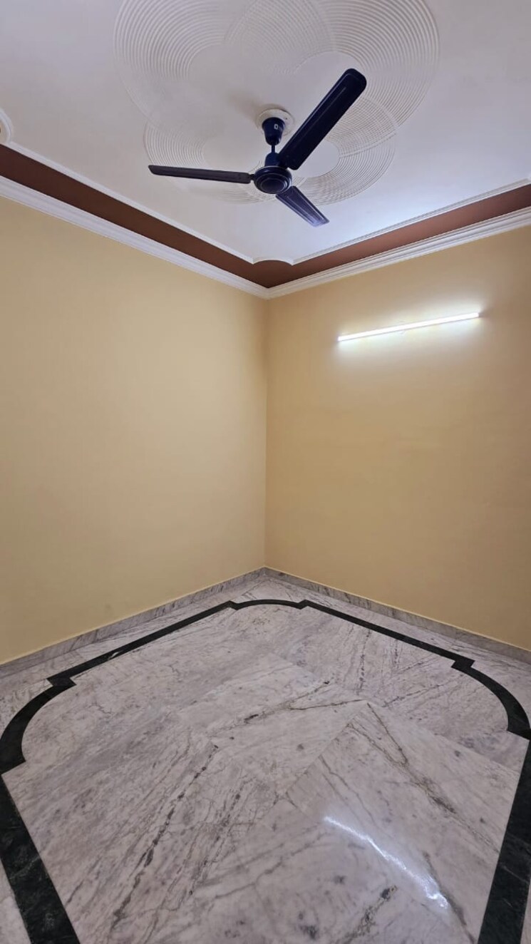 Room, sector 40 3 Bedroom 3200 Sq.Ft. Builder Floor In Sector 40 Gurgaon 9765438