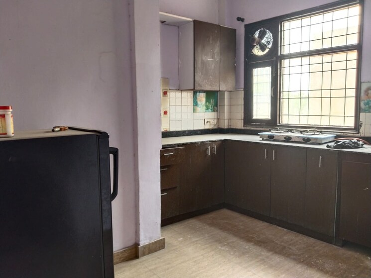 Kitchen, old dlf 3 Bedroom 1500 Sq.Ft. Builder Floor In Old Dlf Gurgaon 9765429