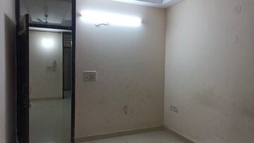 Room in 2 BHK Builder Floor at Vaishali Sector 5 – for Rent