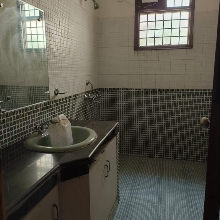 Attached Bathroom, palam-vihar-residents-association 5 Bedroom 3500 Sq.Ft. Independent House In Palam Vihar Gurgaon 9765486