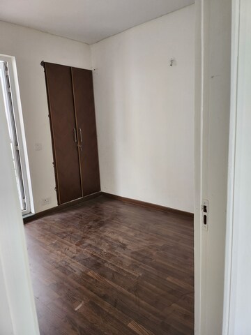 Furnished Amenities in 5 BHK Independent House at Crown Plaza Mall, Sector 15a – for Rent