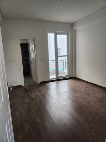 Furnished Amenities in 5 BHK Independent House at Crown Plaza Mall, Sector 15a – for Rent