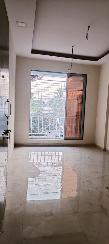 Room in 2 BHK Apartment at Lodha Amara Tower 44, Kolshet Road – for Rent