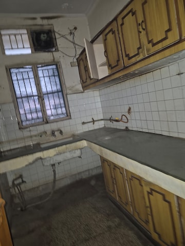 Staircase in 3.5 BHK Apartment at Mayur Vihar – for Rent