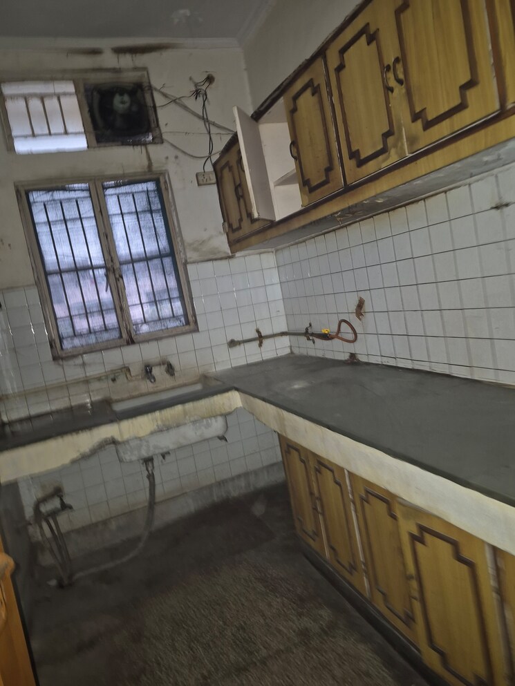 undefined, mayur vihar 3.5 Bedroom 1250 Sq.Ft. Apartment In Mayur Vihar Delhi 9765477