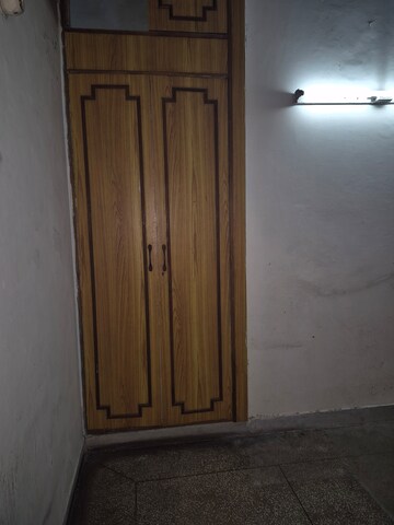 Room in 3.5 BHK Apartment at Mayur Vihar – for Rent