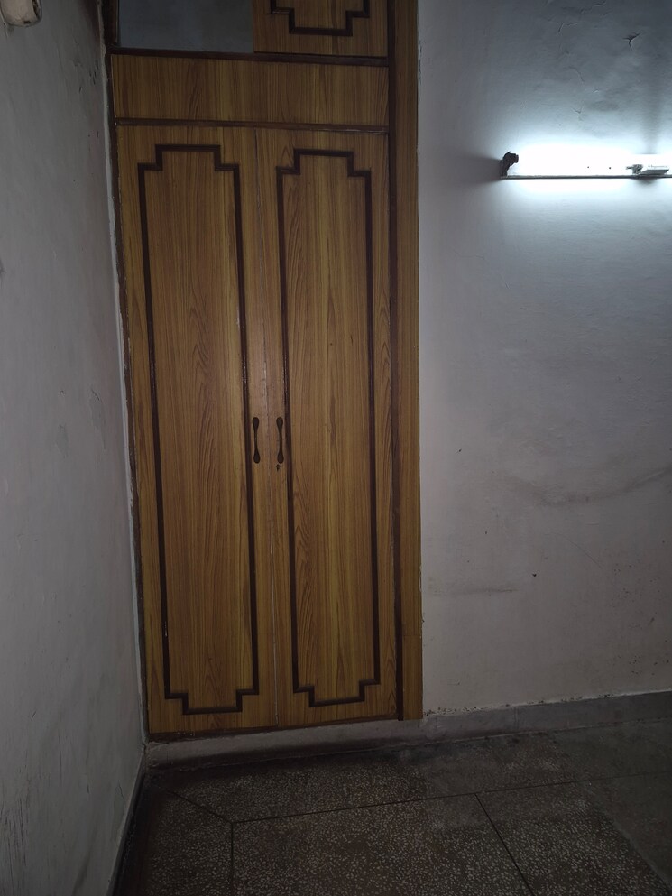 Room, mayur vihar 3.5 Bedroom 1250 Sq.Ft. Apartment In Mayur Vihar Delhi 9765477