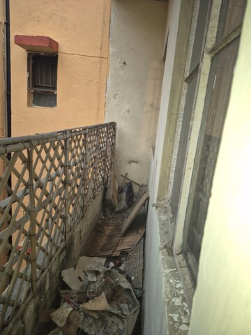 Master Bedroom in 3.5 BHK Apartment at Mayur Vihar – for Rent