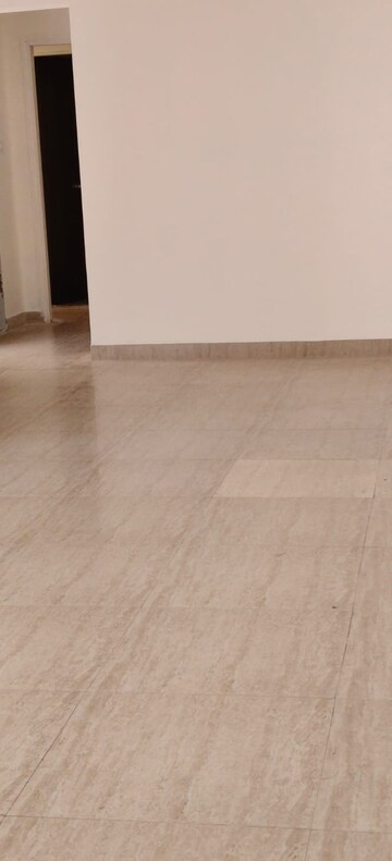 Room in 3 BHK Apartment at HDIL Metropolis Residences, Andheri West – for Rent