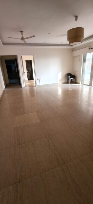 Room in 3 BHK Apartment at HDIL Metropolis Residences, Andheri West – for Rent