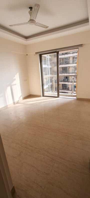 Room in 3 BHK Apartment at HDIL Metropolis Residences, Andheri West – for Rent