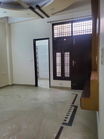 Room in 4 BHK Builder Floor at Vaishali Sector 5 – for Rent