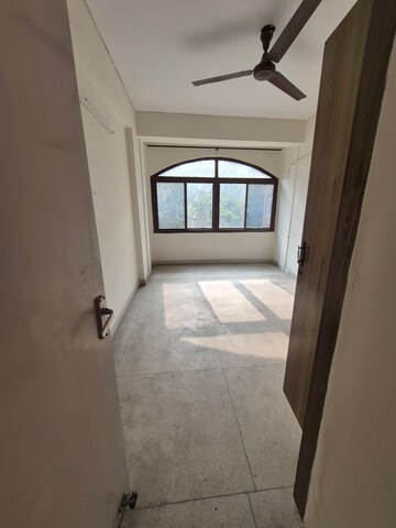 Room in 3.5 BHK Apartment at Mayur Vihar – for Sale