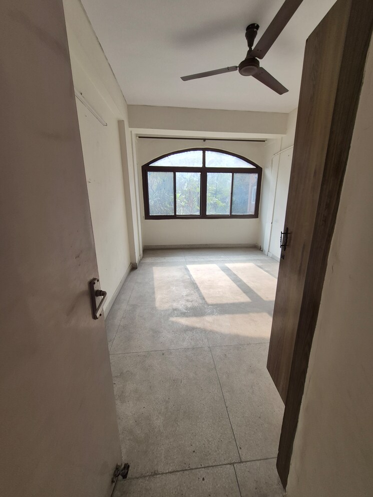 Room, mayur vihar 3.5 Bedroom 1350 Sq.Ft. Apartment In Mayur Vihar Delhi 9765508