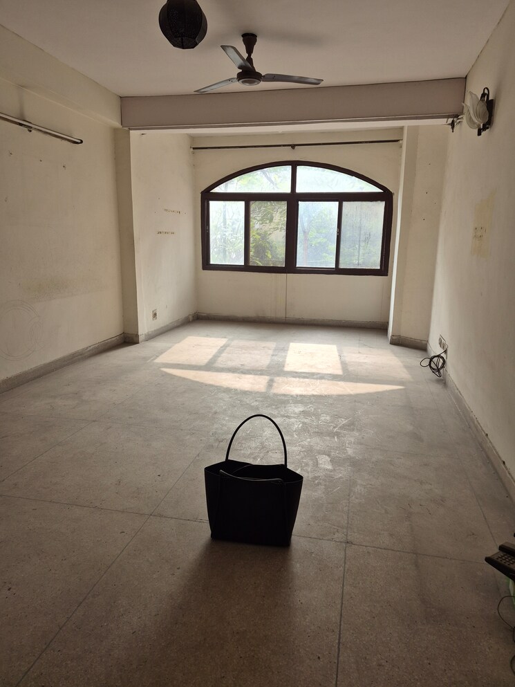 undefined, mayur vihar 3.5 Bedroom 1350 Sq.Ft. Apartment In Mayur Vihar Delhi 9765508