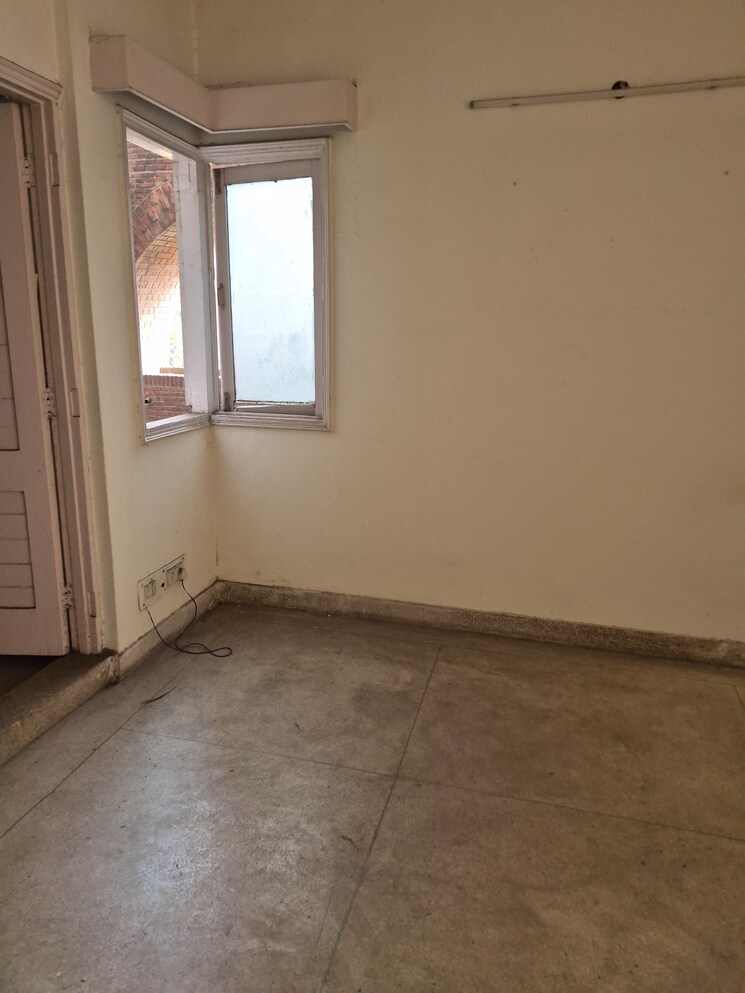 undefined, mayur vihar 3.5 Bedroom 1350 Sq.Ft. Apartment In Mayur Vihar Delhi 9765508