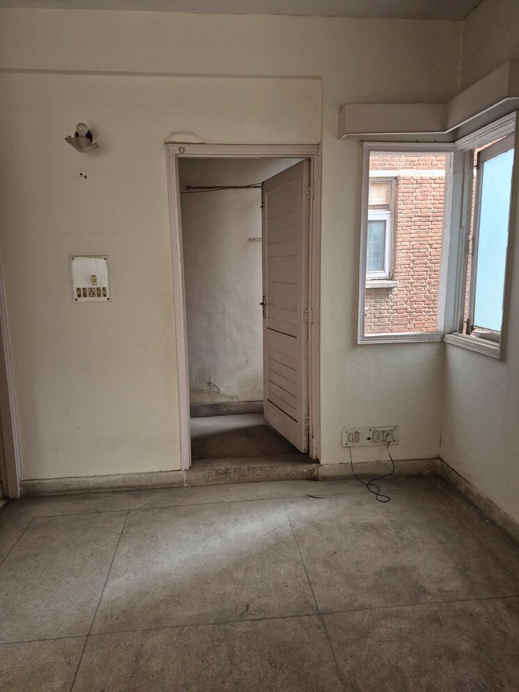 undefined, mayur vihar 3.5 Bedroom 1350 Sq.Ft. Apartment In Mayur Vihar Delhi 9765508