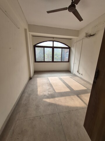 Room in 3.5 BHK Apartment at Mayur Vihar – for Sale