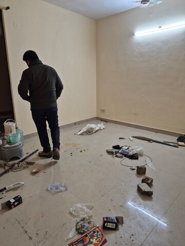 Master Bedroom in 2.5 BHK Builder Floor at Mayur Vihar – for Rent