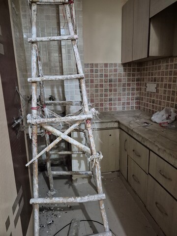 Staircase in 2.5 BHK Builder Floor at Mayur Vihar – for Rent