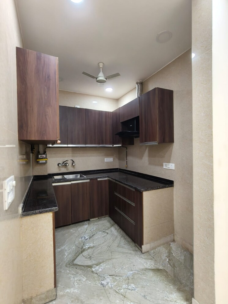 Kitchen, lajpat nagar i 2 Bedroom 900 Sq.Ft. Builder Floor In Lajpat Nagar I Delhi 9765560