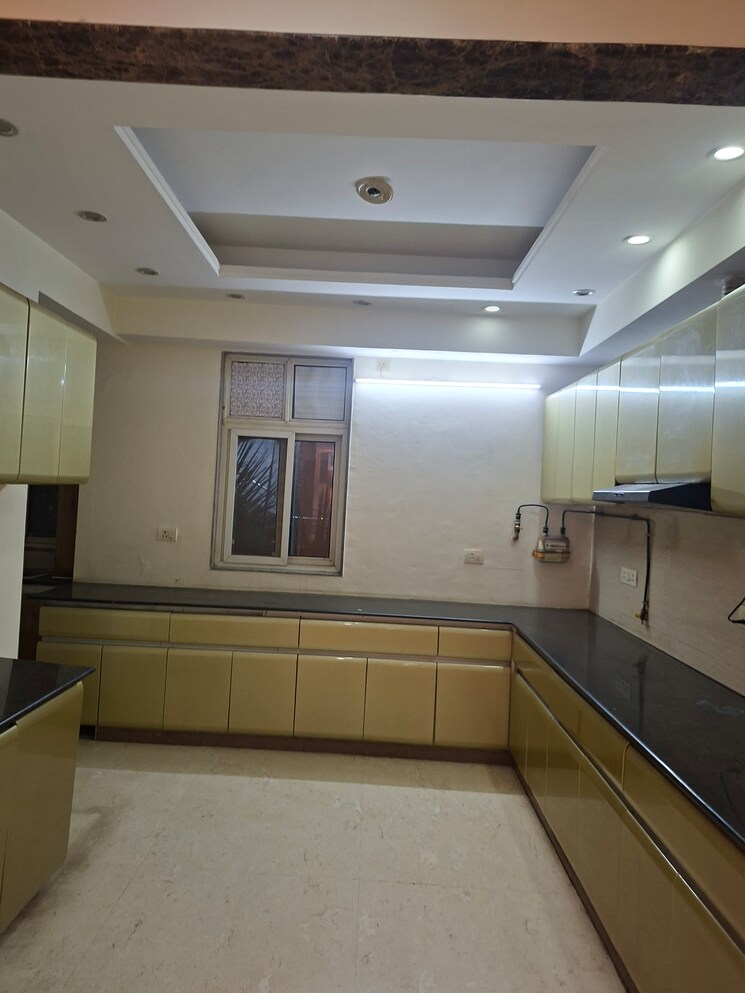Kitchen, sector 48 3 Bedroom 300 Sq.Mt. Independent House In Sector 48 Noida 9765606