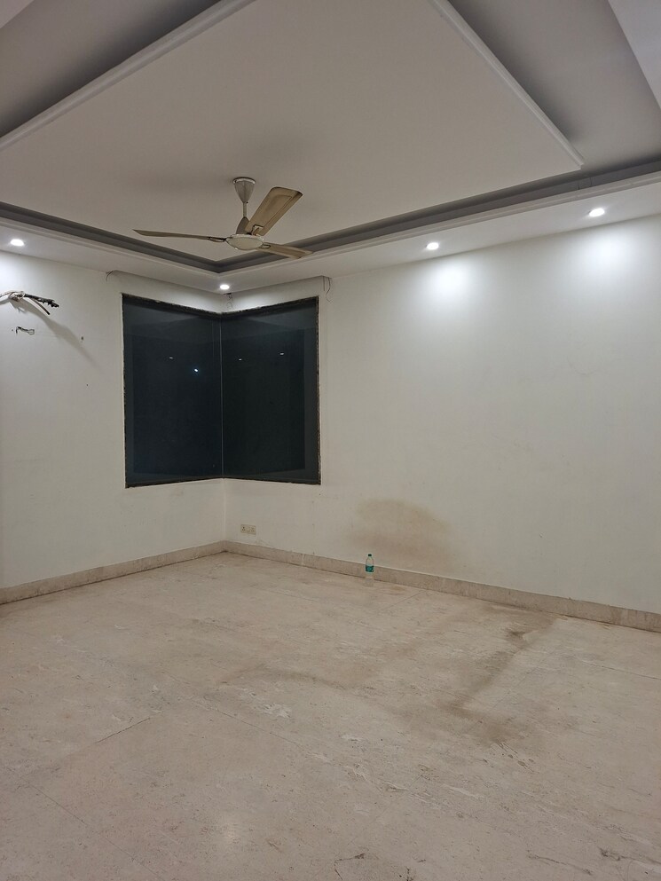 undefined, sector 48 3 Bedroom 300 Sq.Mt. Independent House In Sector 48 Noida 9765606