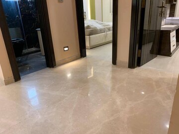 Room in 3.5 BHK Apartment at AIG Park Avenue, Sector 4 Greater Noida – for Rent