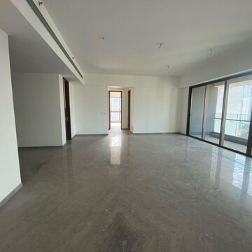 Room in 4 BHK Apartment at Prestige Jasdan Classic, Jacob Circle – for Rent