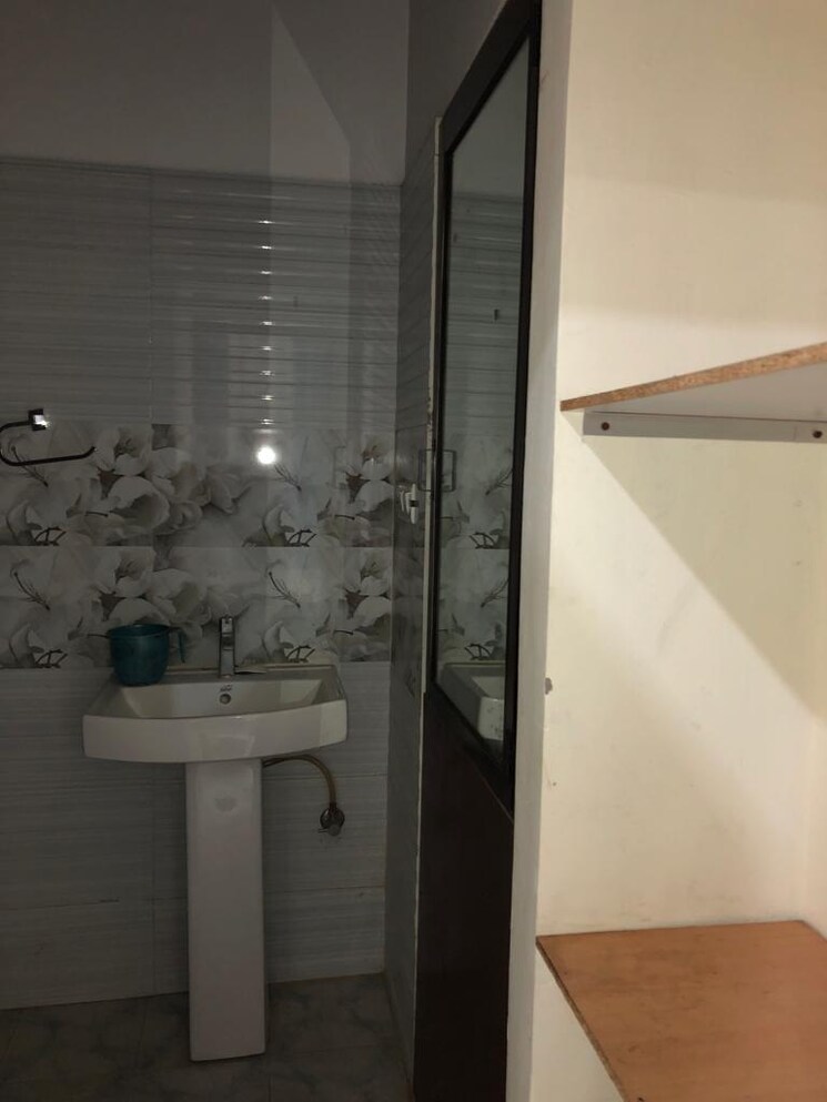 Bathroom, kathgodam 2 Bedroom 1800 Sq.Ft. Builder Floor In Kathgodam Haldwani 9765604