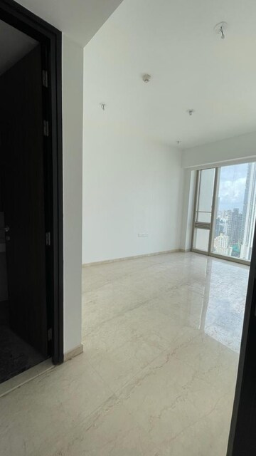 Room in 3 BHK Apartment at Lodha The Park, Century Mills – for Rent