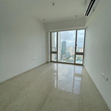 Room in 3 BHK Apartment at Lodha The Park, Century Mills – for Rent