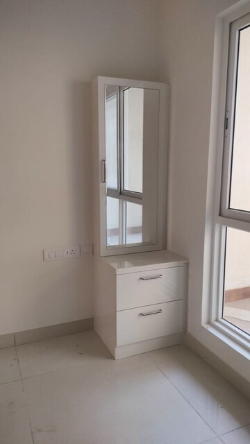 Room in 4 BHK Apartment at Prestige Waterford, Whitefield – for Rent