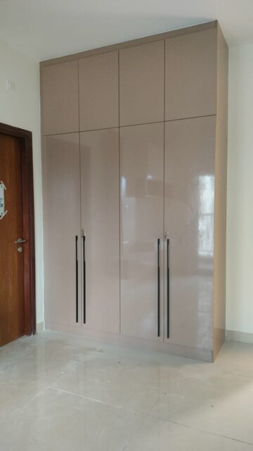 Room in 4 BHK Apartment at Prestige Waterford, Whitefield – for Rent