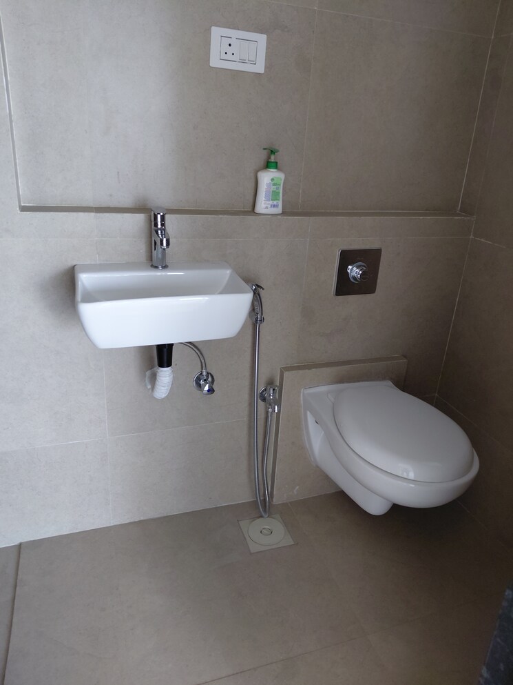 Bathroom, je-and-vee-madhuban 3.5 Bedroom 1025 Sq.Ft. Apartment In Malad East Mumbai 9765646