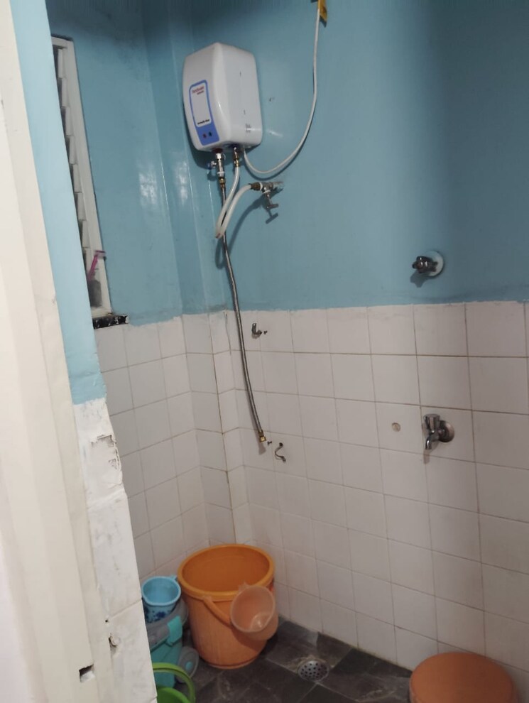 Bathroom, shri-ram-niwas 1 Bedroom 500 Sq.Ft. Apartment In Aundh Pune 9765736