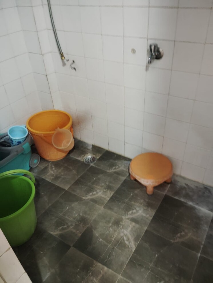 Bathroom, shri-ram-niwas 1 Bedroom 500 Sq.Ft. Apartment In Aundh Pune 9765736