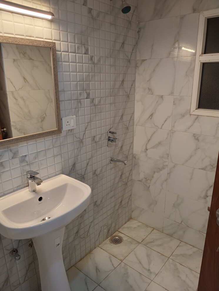 Attached Bathroom, earthcon-casa-grande-ii 1 Bedroom 611 Sq.Ft. Apartment In Chi V Greater Noida Greater Noida 9765771
