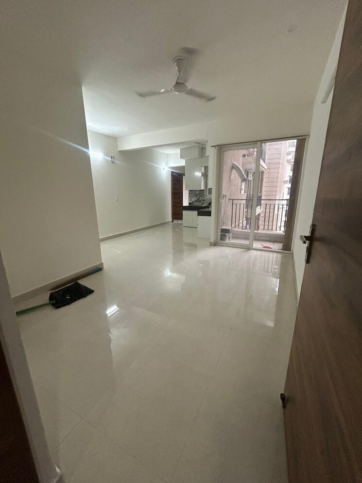 Room, signature-the-serenas 2 Bedroom 724 Sq.Ft. Apartment In Sohna Sector 36 Gurgaon 9765769
