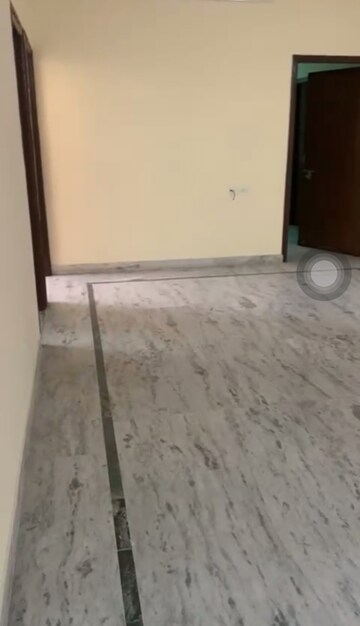 Room in 3 BHK Apartment at Mansarovar – for Rent