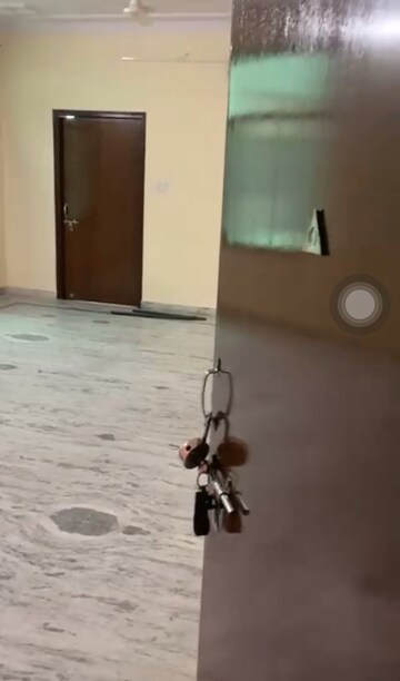 Room in 3 BHK Apartment at Mansarovar – for Rent